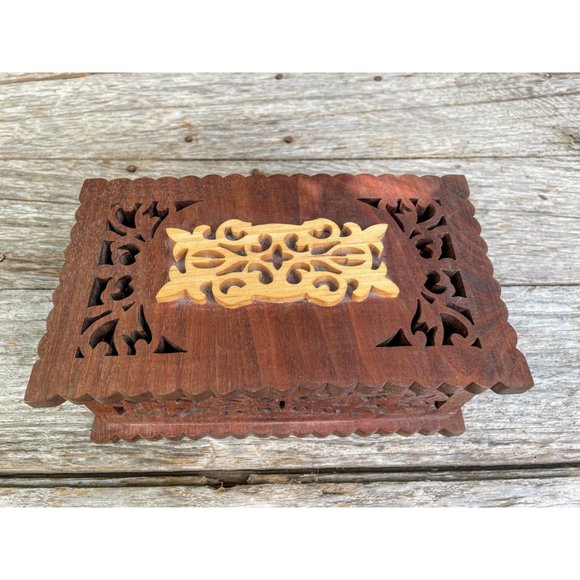 Vintage Cut Out Wood Box Two Toned Wood - Picture 9 of 9